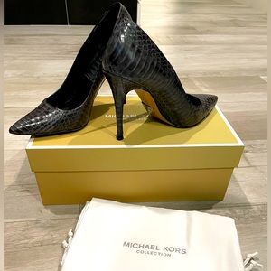 Designer Michael Kors genuine snakeskin gray stilleto pumps